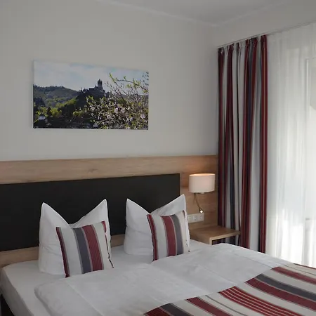 Flair Am Rosenhuegel - Garni 3*