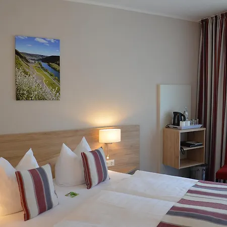 فندق Flair Am Rosenhuegel - Garni 3*